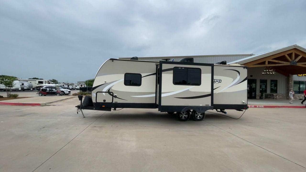 2018 TAN CRUISER RV MPG 2400BH (5RXHB2927J2) , Length: 29.08 ft. | Dry Weight: 5,320 lbs. | Gross Weight: 7,565 lbs. | Slides: 1 transmission, located at 4319 N Main Street, Cleburne, TX, 76033, (817) 221-0660, 32.435829, -97.384178 - Camping is more enjoyable when you include a few more of your friends. In this 2018 Cruiser MPG 2400BH travel trailer, you can accommodate a few extra guests thanks to a rear set of double-sized bunk beds. The dimensions of this unit are 29.08 ft in length, 8 ft in width, 11.08 ft in height, and - Photo #6