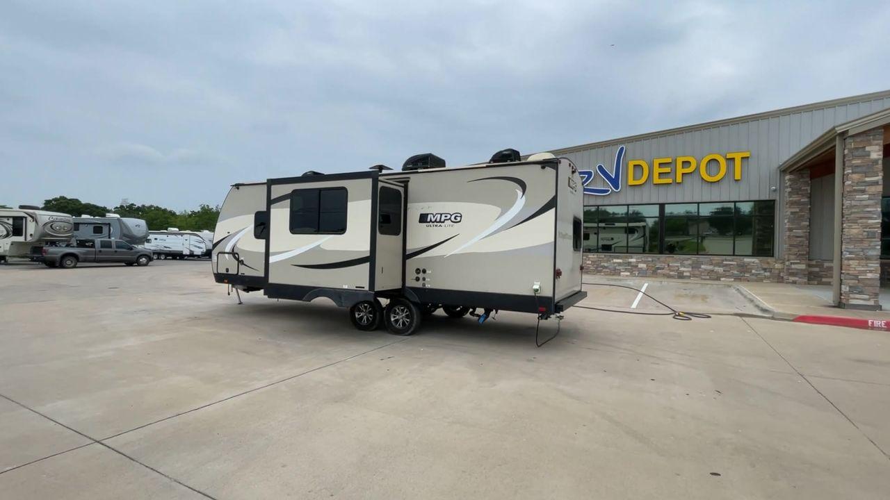 2018 TAN CRUISER RV MPG 2400BH (5RXHB2927J2) , Length: 29.08 ft. | Dry Weight: 5,320 lbs. | Gross Weight: 7,565 lbs. | Slides: 1 transmission, located at 4319 N Main Street, Cleburne, TX, 76033, (817) 221-0660, 32.435829, -97.384178 - Camping is more enjoyable when you include a few more of your friends. In this 2018 Cruiser MPG 2400BH travel trailer, you can accommodate a few extra guests thanks to a rear set of double-sized bunk beds. The dimensions of this unit are 29.08 ft in length, 8 ft in width, 11.08 ft in height, and - Photo #7