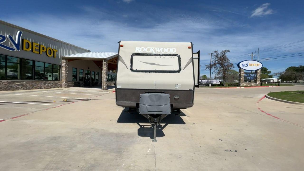 2014 FOREST RIVER ROCKWOOD 2604WS (4X4TRLB26ED) , Length: 29.67 ft. | Dry Weight: 5,665 lbs. | Slides: 2 transmission, located at 4319 N Main St, Cleburne, TX, 76033, (817) 678-5133, 32.385960, -97.391212 - Looking for a lightweight, fully-equipped travel trailer under 30 feet? Check out this 2014 Forest River Rockwood 2604WS! This trailer measures exactly 29.67 ft. in length and 9.58 ft. in height. It has a dry weight of 5,665 lbs. and a manageable hitch weight of 711 lbs. It includes two slides and a - Photo #4