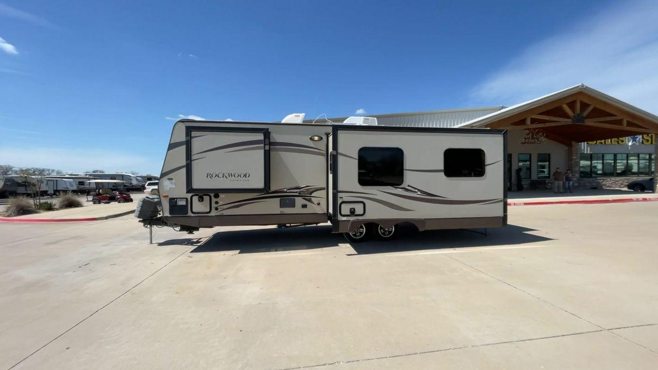 2014 FOREST RIVER ROCKWOOD 2604WS (4X4TRLB26ED) , Length: 29.67 ft. | Dry Weight: 5,665 lbs. | Slides: 2 transmission, located at 4319 N Main St, Cleburne, TX, 76033, (817) 678-5133, 32.385960, -97.391212 - Looking for a lightweight, fully-equipped travel trailer under 30 feet? Check out this 2014 Forest River Rockwood 2604WS! This trailer measures exactly 29.67 ft. in length and 9.58 ft. in height. It has a dry weight of 5,665 lbs. and a manageable hitch weight of 711 lbs. It includes two slides and a - Photo #6