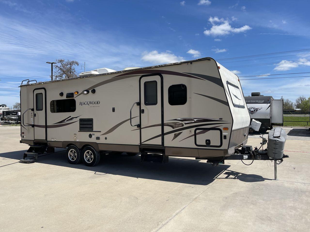 2014 FOREST RIVER ROCKWOOD 2604WS (4X4TRLB26ED) , Length: 29.67 ft. | Dry Weight: 5,665 lbs. | Slides: 2 transmission, located at 4319 N Main Street, Cleburne, TX, 76033, (817) 221-0660, 32.435829, -97.384178 - Looking for a lightweight, fully-equipped travel trailer under 30 feet? Check out this 2014 Forest River Rockwood 2604WS! This trailer measures exactly 29.67 ft. in length and 9.58 ft. in height. It has a dry weight of 5,665 lbs. and a manageable hitch weight of 711 lbs. It includes two slides and a - Photo #23