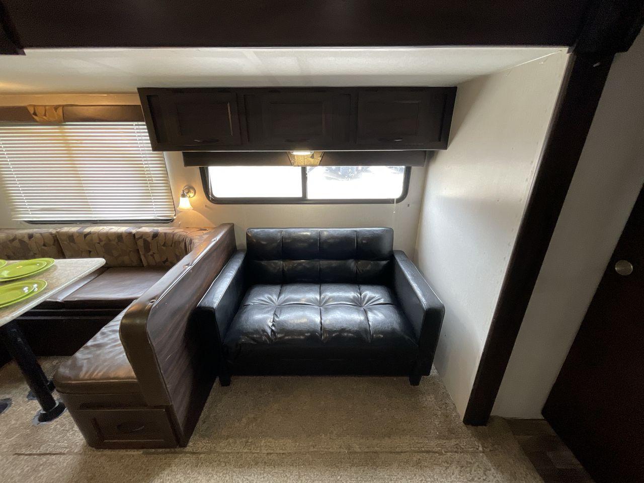2020 PACIFIC COACHWORKS TANGO 279QQBH (5UYVS3228LR) , Length: 32 ft | Slides: 1 transmission, located at 4319 N Main Street, Cleburne, TX, 76033, (817) 221-0660, 32.435829, -97.384178 - Experience unparalleled comfort and convenience with the 2020 Pacific Coachworks Tango 279QQBH, perfect for all your travel adventures. Featuring a generous length of 32 feet and a convenient slideout, this travel trailer provides plenty of room for your loved ones to unwind and savor the adventure. - Photo #11