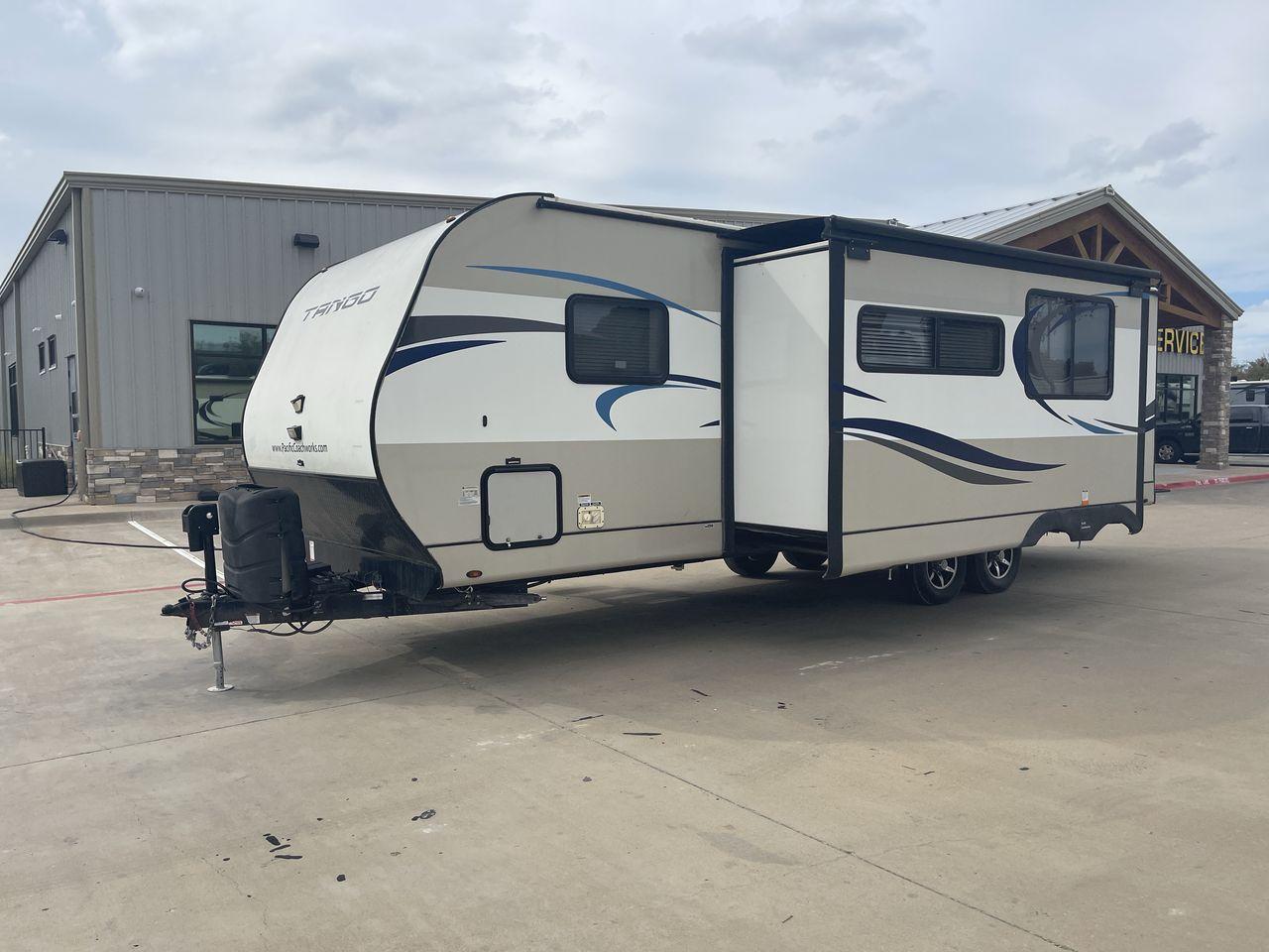 2020 PACIFIC COACHWORKS TANGO 279QQBH (5UYVS3228LR) , Length: 32 ft | Slides: 1 transmission, located at 4319 N Main Street, Cleburne, TX, 76033, (817) 221-0660, 32.435829, -97.384178 - Experience unparalleled comfort and convenience with the 2020 Pacific Coachworks Tango 279QQBH, perfect for all your travel adventures. Featuring a generous length of 32 feet and a convenient slideout, this travel trailer provides plenty of room for your loved ones to unwind and savor the adventure. - Photo #23