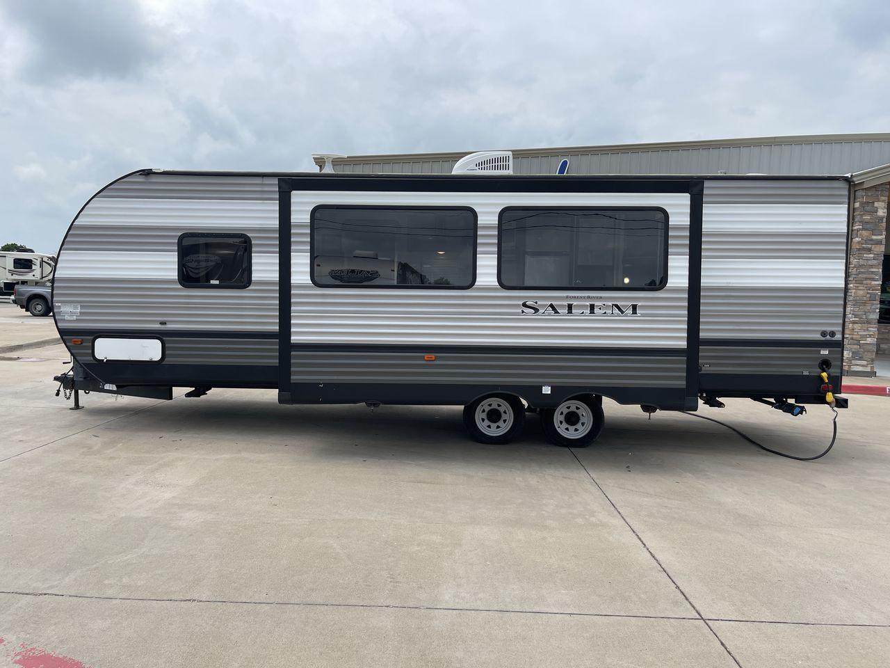 2019 FOREST RIVER SALEM 26DBLE (4X4TSMB23KA) , Slides: 1 transmission, located at 4319 N Main St, Cleburne, TX, 76033, (817) 678-5133, 32.385960, -97.391212 - This 2019 Forest River Salem 26DBLE is a single-slide travel trailer that offers sleeping space for up to 10 people! This Salem is designed with a straightforward and convenient floorplan featuring a front bedroom, central living and kitchen, and rear bunk and bath. The front bedroom can accommod - Photo #24