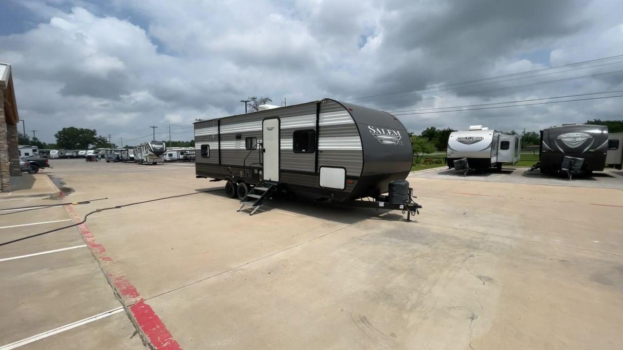 2019 FOREST RIVER SALEM 26DBLE (4X4TSMB23KA) , Slides: 1 transmission, located at 4319 N Main St, Cleburne, TX, 76033, (817) 678-5133, 32.385960, -97.391212 - This 2019 Forest River Salem 26DBLE is a single-slide travel trailer that offers sleeping space for up to 10 people! This Salem is designed with a straightforward and convenient floorplan featuring a front bedroom, central living and kitchen, and rear bunk and bath. The front bedroom can accommod - Photo #3