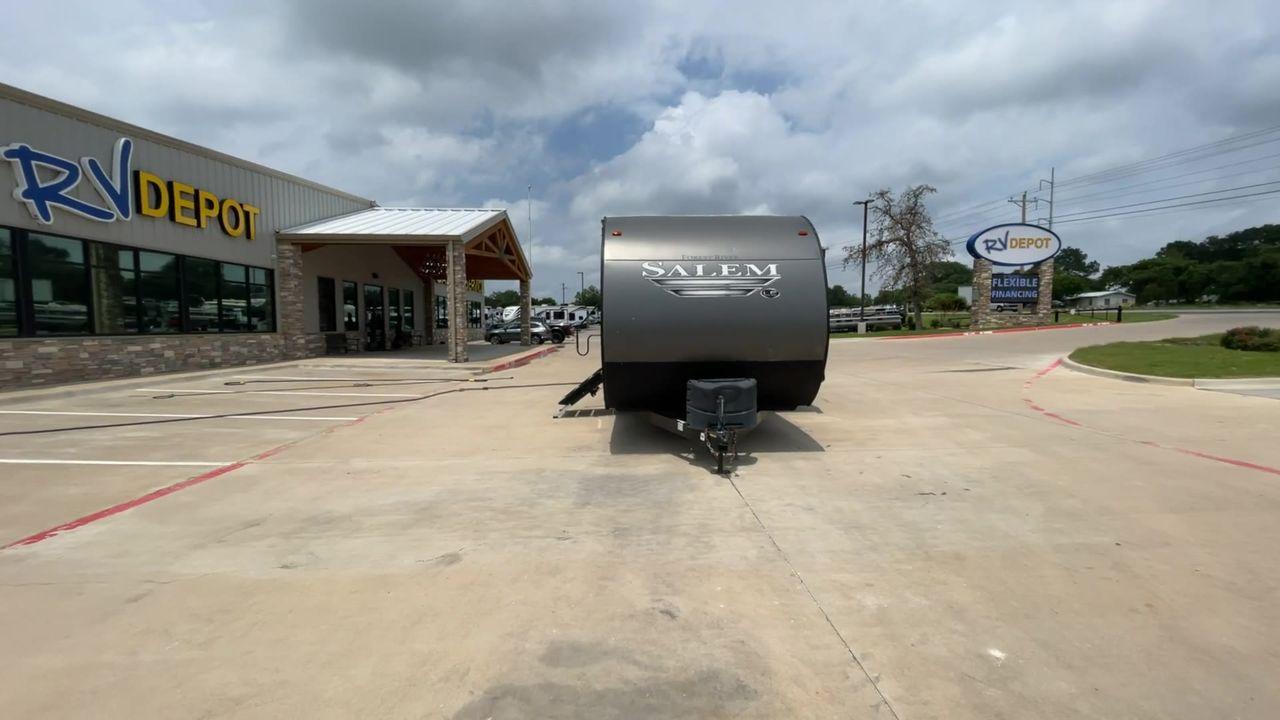 2019 FOREST RIVER SALEM 26DBLE (4X4TSMB23KA) , Slides: 1 transmission, located at 4319 N Main St, Cleburne, TX, 76033, (817) 678-5133, 32.385960, -97.391212 - This 2019 Forest River Salem 26DBLE is a single-slide travel trailer that offers sleeping space for up to 10 people! This Salem is designed with a straightforward and convenient floorplan featuring a front bedroom, central living and kitchen, and rear bunk and bath. The front bedroom can accommod - Photo #4