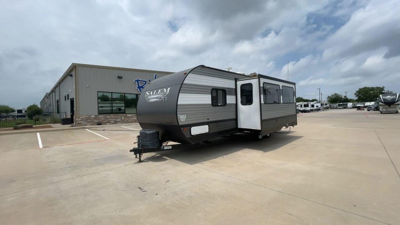 2019 FOREST RIVER SALEM 26DBLE (4X4TSMB23KA) , Slides: 1 transmission, located at 4319 N Main St, Cleburne, TX, 76033, (817) 678-5133, 32.385960, -97.391212 - This 2019 Forest River Salem 26DBLE is a single-slide travel trailer that offers sleeping space for up to 10 people! This Salem is designed with a straightforward and convenient floorplan featuring a front bedroom, central living and kitchen, and rear bunk and bath. The front bedroom can accommod - Photo #5
