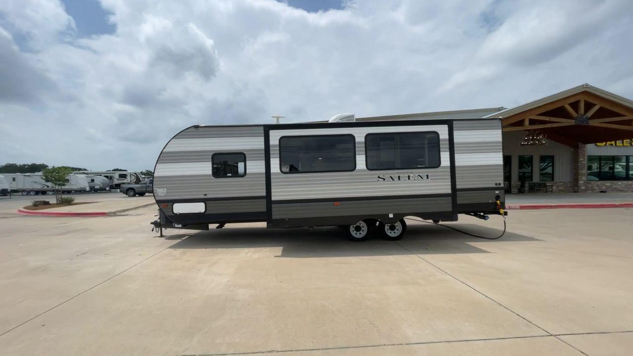 2019 FOREST RIVER SALEM 26DBLE (4X4TSMB23KA) , Slides: 1 transmission, located at 4319 N Main St, Cleburne, TX, 76033, (817) 678-5133, 32.385960, -97.391212 - This 2019 Forest River Salem 26DBLE is a single-slide travel trailer that offers sleeping space for up to 10 people! This Salem is designed with a straightforward and convenient floorplan featuring a front bedroom, central living and kitchen, and rear bunk and bath. The front bedroom can accommod - Photo #6
