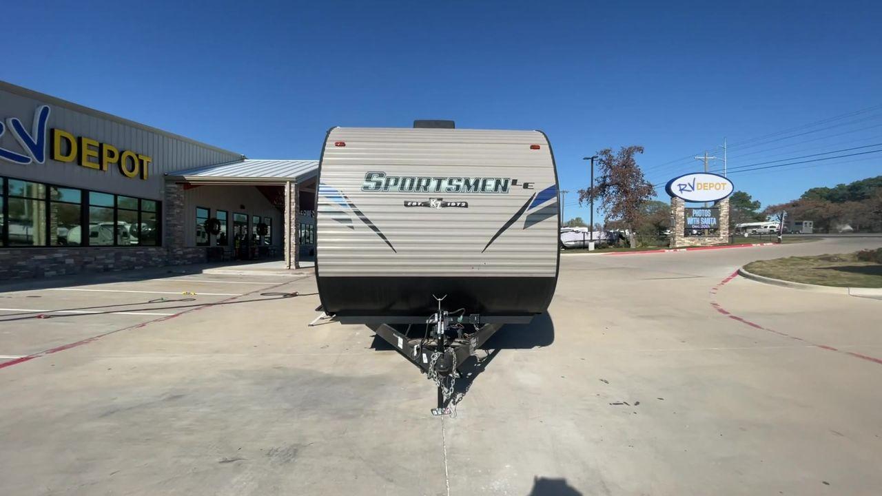 2020 K-Z SPORTSMEN 291BH (4EZTU2929L5) , located at 4319 N Main Street, Cleburne, TX, 76033, (817) 221-0660, 32.435829, -97.384178 - Don’t hesitate to bring along a few extra campers in this 2020 K-Z Sportsmen 291BH! This travel trailer is a bunk model that offers sleeping space for up to 10 people, making it ideal for large families or friend groups. It also includes a large slide for a more spacious interior. It’s certainly - Photo #4