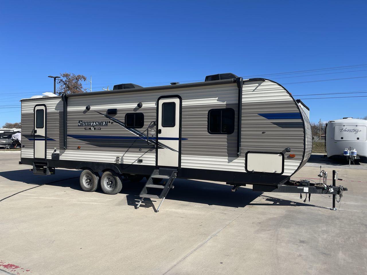 2020 K-Z SPORTSMEN 291BH (4EZTU2929L5) , located at 4319 N Main Street, Cleburne, TX, 76033, (817) 221-0660, 32.435829, -97.384178 - Don’t hesitate to bring along a few extra campers in this 2020 K-Z Sportsmen 291BH! This travel trailer is a bunk model that offers sleeping space for up to 10 people, making it ideal for large families or friend groups. It also includes a large slide for a more spacious interior. It’s certainly - Photo #23