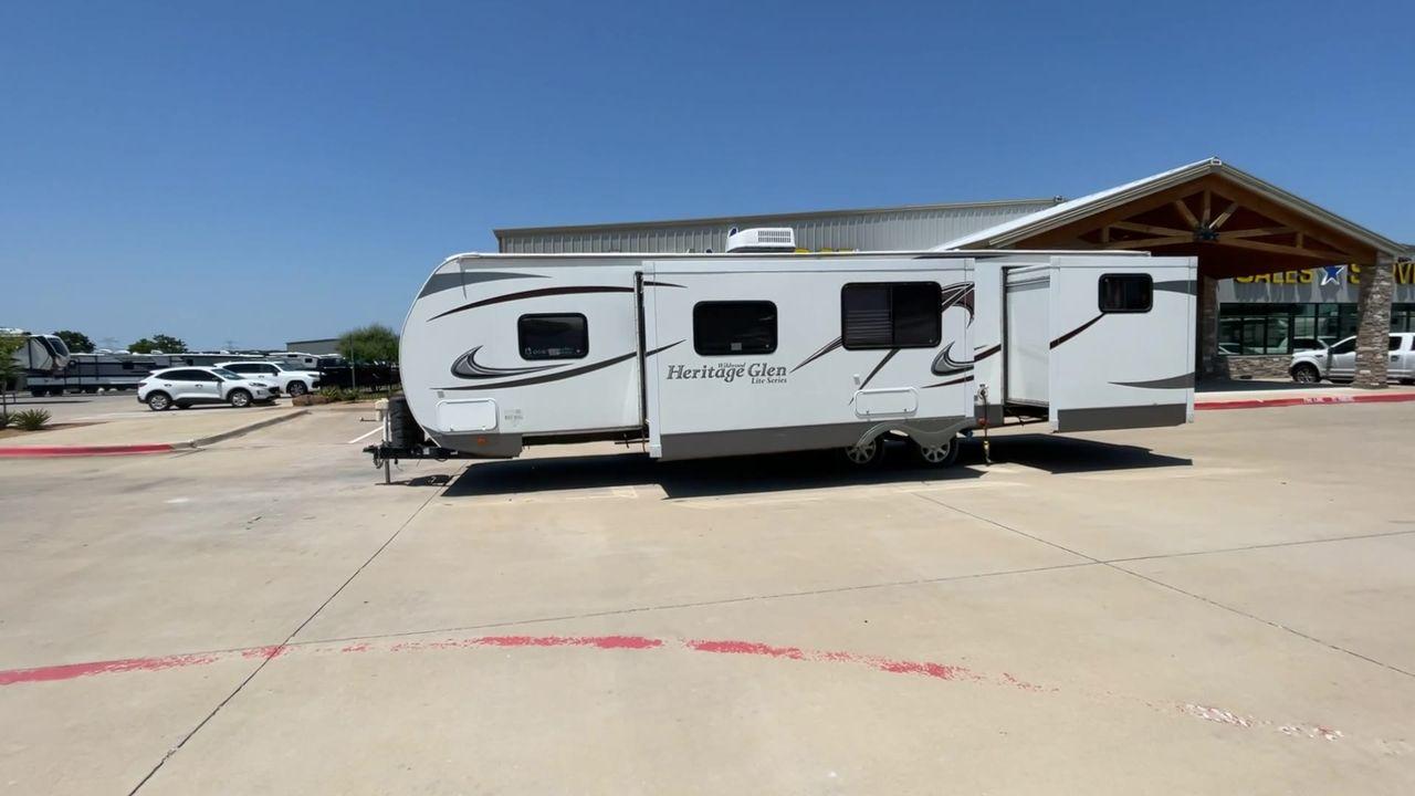 2013 FOREST RIVER HERITAGE GLEN 312QBU (4X4TWBG20DU) , Length: 35.83 ft | Dry Weight: 6,840 lbs. | Slides: 2 transmission, located at 4319 N Main Street, Cleburne, TX, 76033, (817) 221-0660, 32.435829, -97.384178 - The 2013 Forest River Heritage Glen 312QBUD is a travel trailer that changes the way you camp by combining comfort, style, and usefulness in a perfect way. This 35.83-foot marvel is made to make every trip an exciting adventure to remember. When it comes to weight, the Heritage Glen 312QBUD is made - Photo #6