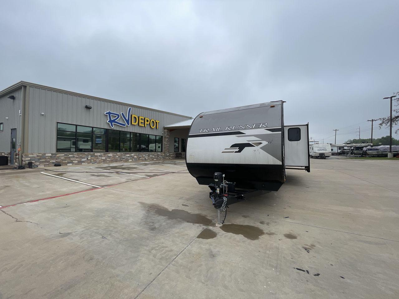 2022 HEARTLAND TRAIL RUNNER 31DB (5SFEB3724NE) , Length: 36.92 ft. | Dry Weight: 7,040 lbs. | Gross Weight: 9,642 lbs. | Slides: 1 transmission, located at 4319 N Main Street, Cleburne, TX, 76033, (817) 221-0660, 32.435829, -97.384178 - The 2022 Heartland Trail Runner 31DB is a flexible, family-friendly travel trailer that will make your camping trip more enjoyable. With a length of 36.92 feet and a dry weight of 7,040 pounds, this trailer gives you plenty of room and comfort for your trips. The gross weight of 9,642 pounds means t - Photo #0