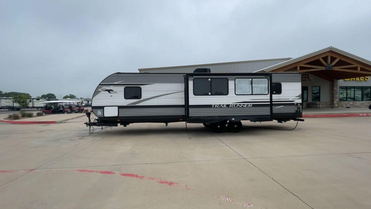 2022 HEARTLAND TRAIL RUNNER 31DB (5SFEB3724NE) , Length: 36.92 ft. | Dry Weight: 7,040 lbs. | Gross Weight: 9,642 lbs. | Slides: 1 transmission, located at 4319 N Main Street, Cleburne, TX, 76033, (817) 221-0660, 32.435829, -97.384178 - The 2022 Heartland Trail Runner 31DB is a flexible, family-friendly travel trailer that will make your camping trip more enjoyable. With a length of 36.92 feet and a dry weight of 7,040 pounds, this trailer gives you plenty of room and comfort for your trips. The gross weight of 9,642 pounds means t - Photo #6