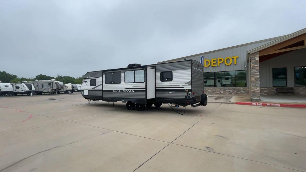 2022 HEARTLAND TRAIL RUNNER 31DB (5SFEB3724NE) , Length: 36.92 ft. | Dry Weight: 7,040 lbs. | Gross Weight: 9,642 lbs. | Slides: 1 transmission, located at 4319 N Main Street, Cleburne, TX, 76033, (817) 221-0660, 32.435829, -97.384178 - The 2022 Heartland Trail Runner 31DB is a flexible, family-friendly travel trailer that will make your camping trip more enjoyable. With a length of 36.92 feet and a dry weight of 7,040 pounds, this trailer gives you plenty of room and comfort for your trips. The gross weight of 9,642 pounds means t - Photo #7