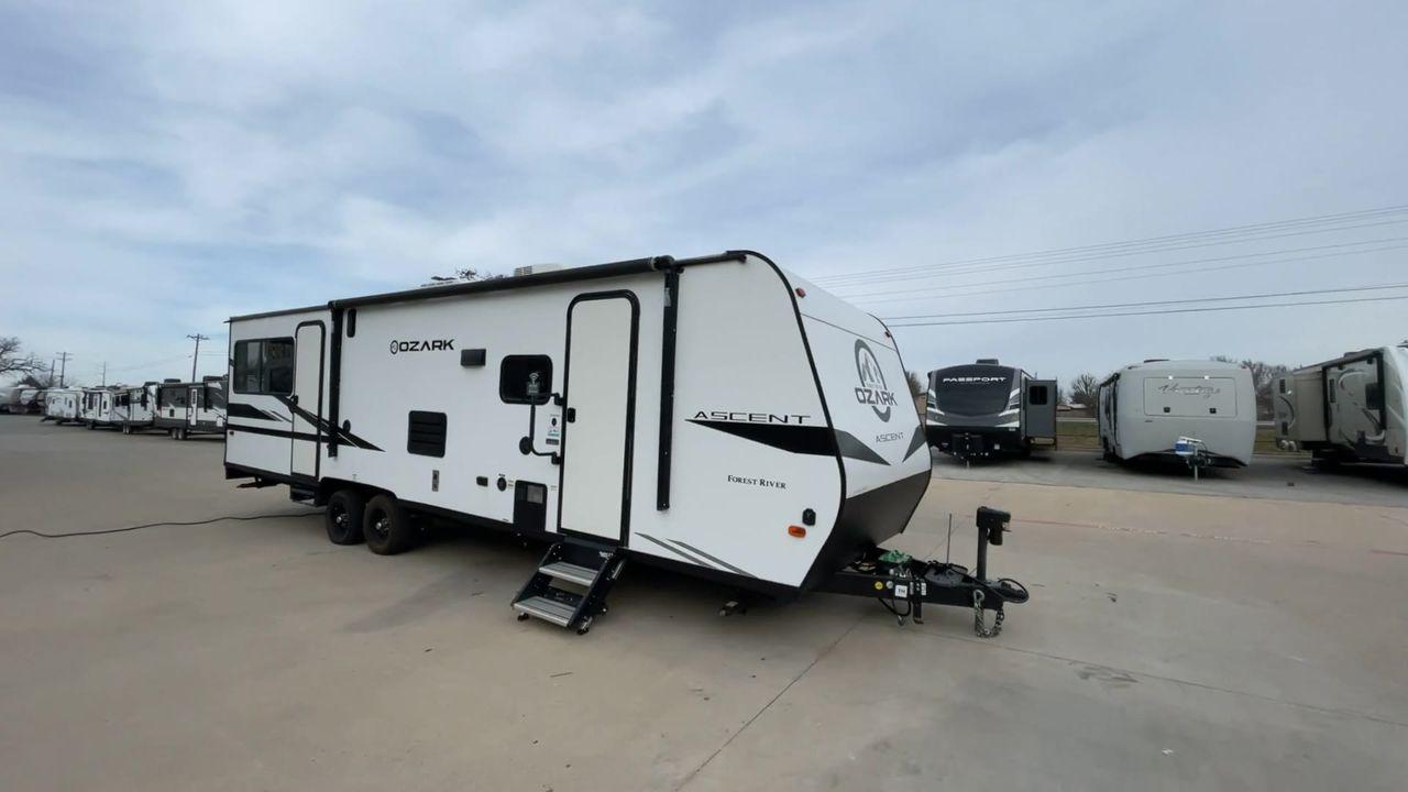2021 FOREST RIVER OZARK 2700THX (5ZT2ZKSB7MG) , Length: 32.33 ft. | Dry Weight: 5,683 lbs. | Gross Weight: 7,830 lbs. | Slides: 1 transmission, located at 4319 N Main St, Cleburne, TX, 76033, (817) 678-5133, 32.385960, -97.391212 - Measuring ~32 feet in length, this RV combines compactness with functionality, making it an ideal choice for both weekend getaways and extended road trips. The Ozark 2700THX features a features a single slide-out, providing a well-designed and spacious interior. The 2700THX boasts a dedicated garage - Photo #3