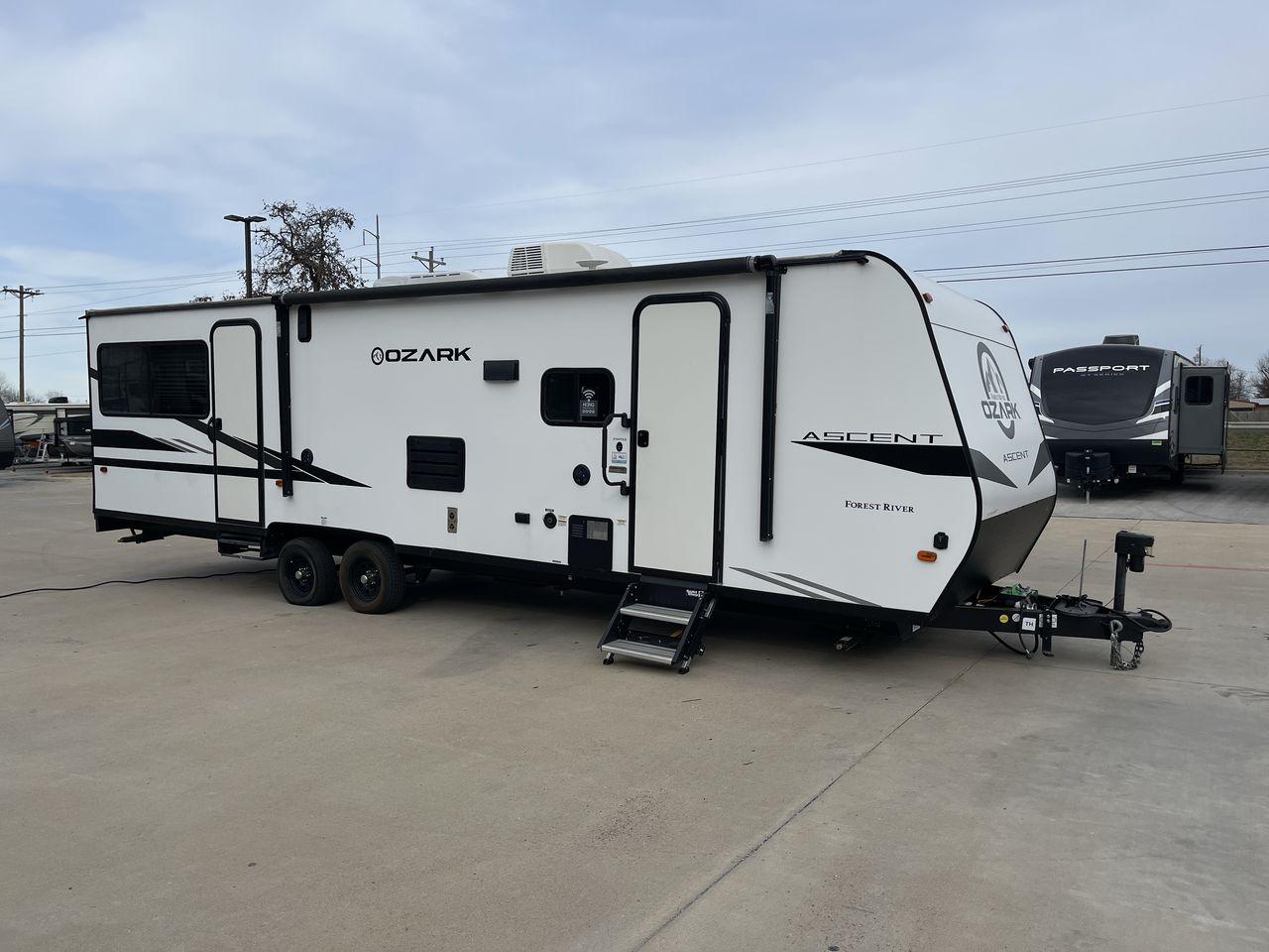 2021 FOREST RIVER OZARK 2700THX (5ZT2ZKSB7MG) , Length: 32.33 ft. | Dry Weight: 5,683 lbs. | Gross Weight: 7,830 lbs. | Slides: 1 transmission, located at 4319 N Main St, Cleburne, TX, 76033, (817) 678-5133, 32.385960, -97.391212 - Measuring ~32 feet in length, this RV combines compactness with functionality, making it an ideal choice for both weekend getaways and extended road trips. The Ozark 2700THX features a features a single slide-out, providing a well-designed and spacious interior. The 2700THX boasts a dedicated garage - Photo #19