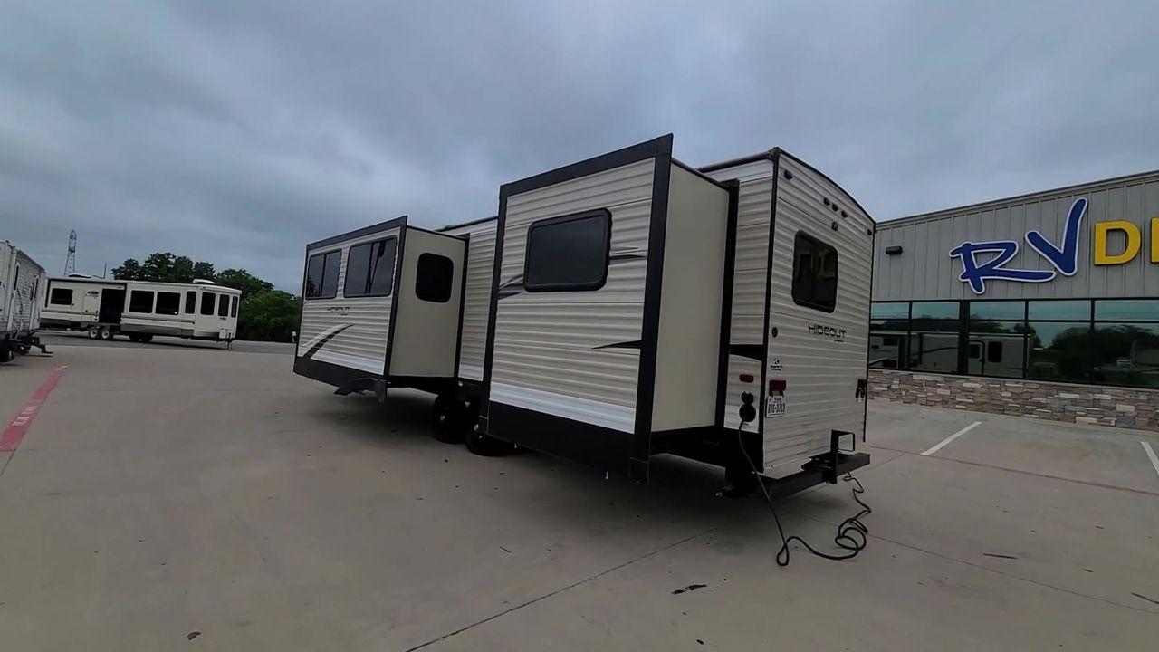 2019 KEYSTONE HIDEOUT 32BHTS (4YDT32F20K3) , Length: 37.67 ft. | Dry Weight: 8,634 lbs. | Gross Weight: 11,200 lbs. | Slides: 3 transmission, located at 4319 N Main St, Cleburne, TX, 76033, (817) 678-5133, 32.385960, -97.391212 - The 2019 Keystone Hideout 32BHTS is a spacious and family-friendly travel trailer, measuring 37 feet 7 inches in length, 8 feet in width, and 11 feet 4 inches in height, with a dry weight of 8,600 lbs and a GVWR of 11,200 lbs. Constructed with a cambered chassis and a full walk-on roof on a powder-c - Photo #1