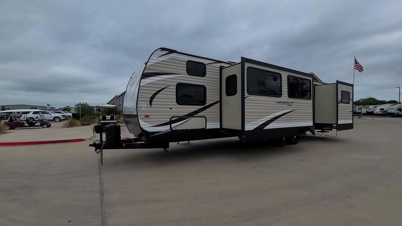 2019 KEYSTONE HIDEOUT 32BHTS (4YDT32F20K3) , Length: 37.67 ft. | Dry Weight: 8,634 lbs. | Gross Weight: 11,200 lbs. | Slides: 3 transmission, located at 4319 N Main St, Cleburne, TX, 76033, (817) 678-5133, 32.385960, -97.391212 - Photo #3
