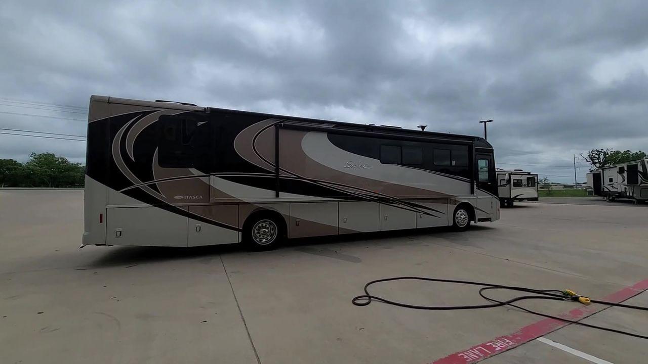 2014 ITASCA SOLEI 38R (4UZACJDT2EC) , Length: 39.8 ft. | Gross Weight: 27,910 lbs. | Slides: 2 transmission, located at 4319 N Main St, Cleburne, TX, 76033, (817) 678-5133, 32.385960, -97.391212 - Photo #7