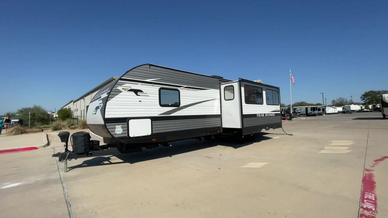 2022 HEARTLAND TRAIL RUNNER 31DB (5SFEB3728NE) , Length: 36.92 ft. | Dry Weight: 7,040 lbs. | Gross Weight: 9,642 lbs. | Slides: 1 transmission, located at 4319 N Main Street, Cleburne, TX, 76033, (817) 221-0660, 32.435829, -97.384178 - Discover extra features that contribute to making this RV an ideal investment. (1) It features like a designated pet feeding station and easy-to-clean flooring, making your pet feel just as welcome as the human members of the crew. (2) The Trail Runner 31DB features a convenient pass-through st - Photo #5