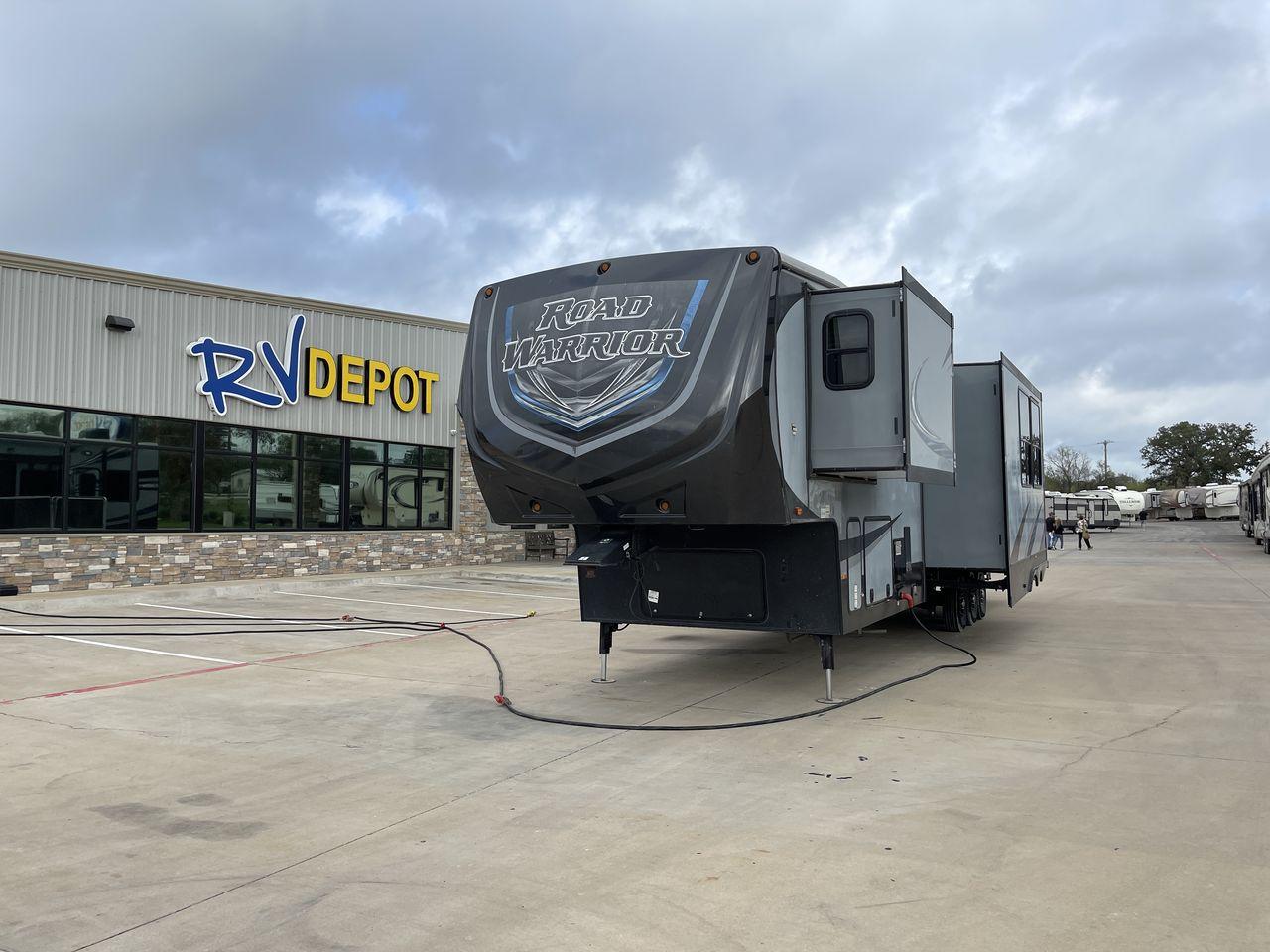 2016 HEARTLAND ROAD WARRIOR 420 (5SFCG4437GE) , located at 4319 N Main St, Cleburne, TX, 76033, (817) 678-5133, 32.385960, -97.391212 - If you're in the market for a top-of-the-line toy hauler, look no further than RV Depot in Cleburne, TX. We are excited to present to you a 2016 Heartland Road Warrior 420, a true gem in the world of recreational vehicles. With its impressive features and exceptional performance, this toy hauler is - Photo #0