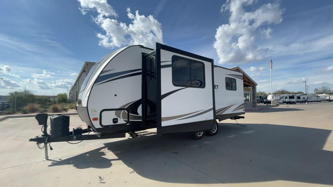 2018 KEYSTONE SUNSET TRAIL 210FK (4YDT21029J5) , Length: 25.92 ft. | Dry Weight: 4,696 lbs. | Gross Weight: 7,600 lbs. | Slides: 1 transmission, located at 4319 N Main St, Cleburne, TX, 76033, (817) 678-5133, 32.385960, -97.391212 - Photo #6