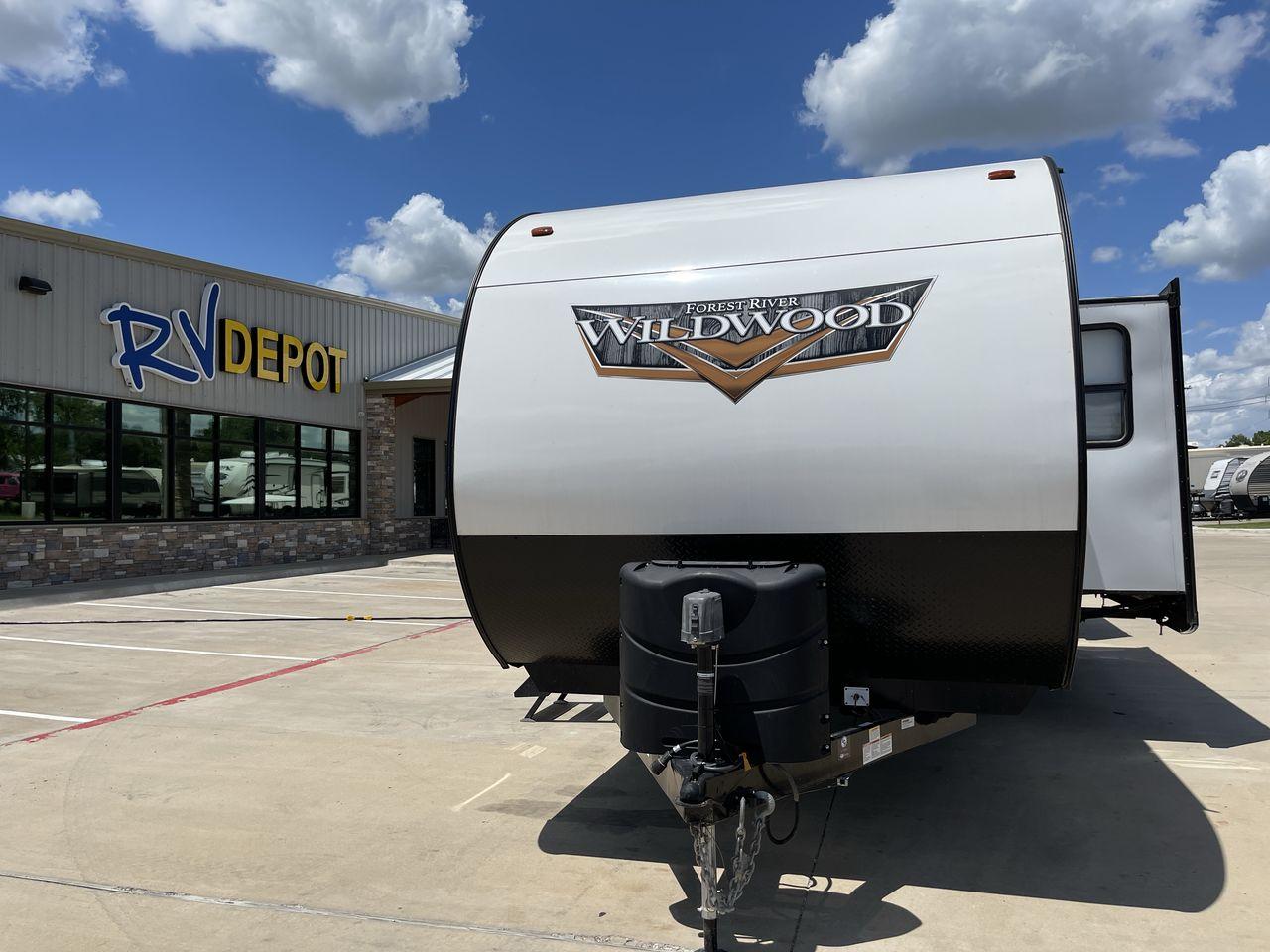 2022 FOREST RIVER WILDWOOD 31KQBTS (4X4TWDG2XN8) , Length: 36.58 ft | Dry Weight: 8,573 lbs. | Slides: 3 transmission, located at 4319 N Main St, Cleburne, TX, 76033, (817) 678-5133, 32.385960, -97.391212 - Looking for a spacious and comfortable travel trailer for your next adventure? Look no further than this 2022 Forest River Wildwood 31KQBTS, available for sale at RV Depot in Cleburne, TX. With its impressive features and unbeatable price of $42,995, this travel trailer is the perfect choice for fam - Photo #0
