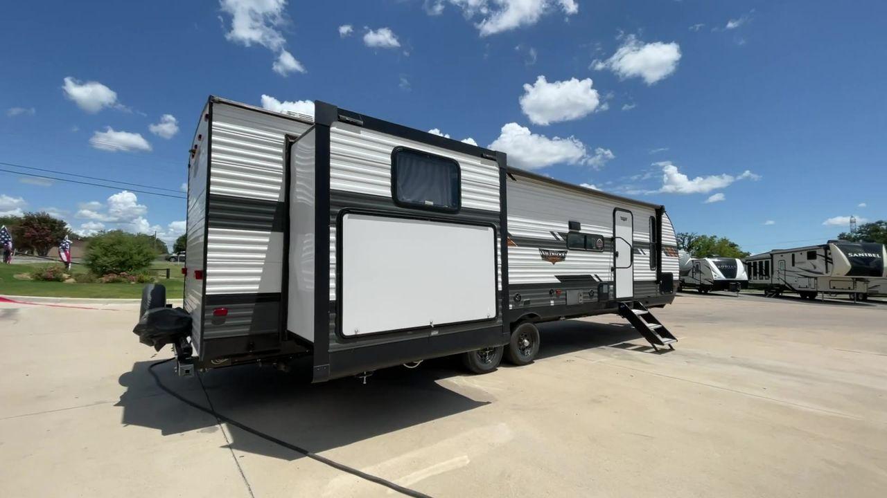 2022 FOREST RIVER WILDWOOD 31KQBTS (4X4TWDG2XN8) , Length: 36.58 ft | Dry Weight: 8,573 lbs. | Slides: 3 transmission, located at 4319 N Main St, Cleburne, TX, 76033, (817) 678-5133, 32.385960, -97.391212 - Looking for a spacious and comfortable travel trailer for your next adventure? Look no further than this 2022 Forest River Wildwood 31KQBTS, available for sale at RV Depot in Cleburne, TX. With its impressive features and unbeatable price of $42,995, this travel trailer is the perfect choice for fam - Photo #1