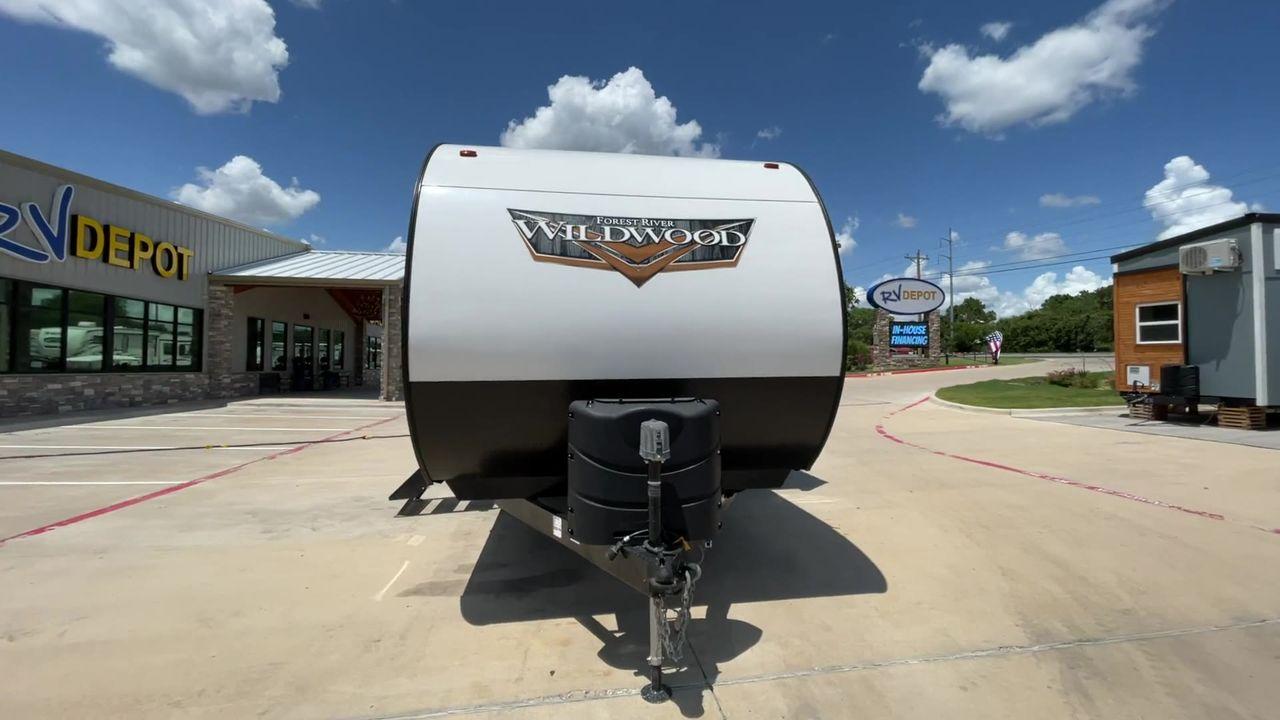 2022 FOREST RIVER WILDWOOD 31KQBTS (4X4TWDG2XN8) , Length: 36.58 ft | Dry Weight: 8,573 lbs. | Slides: 3 transmission, located at 4319 N Main St, Cleburne, TX, 76033, (817) 678-5133, 32.385960, -97.391212 - Looking for a spacious and comfortable travel trailer for your next adventure? Look no further than this 2022 Forest River Wildwood 31KQBTS, available for sale at RV Depot in Cleburne, TX. With its impressive features and unbeatable price of $42,995, this travel trailer is the perfect choice for fam - Photo #4