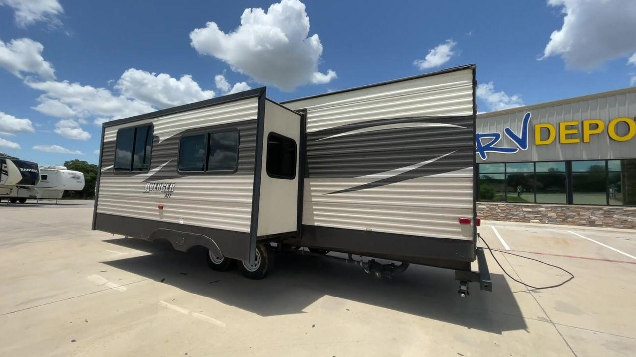 2018 FOREST RIVER AVENGER 27DBS (5ZT2AVSB2JB) , Length: 32.92 ft. | Dry Weight: 6,652 lbs. | Slides: 1 transmission, located at 4319 N Main Street, Cleburne, TX, 76033, (817) 221-0660, 32.435829, -97.384178 - Experience the ideal blend of luxury and exploration with the Forest River Avenger 27DBS Travel Trailer from 2018. For families or groups of friends looking for a roomy and fully furnished mobile home, this well-thought-out travel trailer is perfect. The dimensions for this unit are 32.92 ft in l - Photo #7