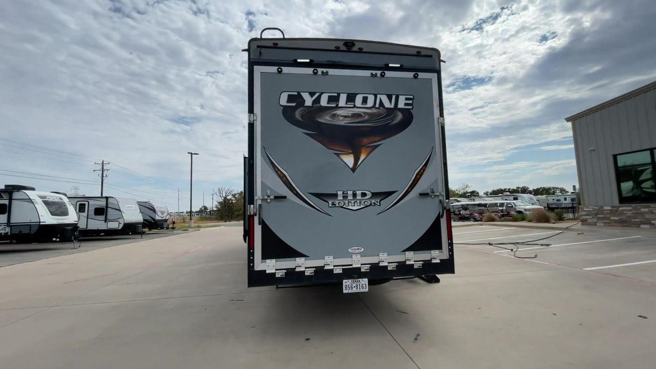 2018 HEARTLAND CYCLONE 4115 (5SFCG4433JE) , located at 4319 N Main St, Cleburne, TX, 76033, (817) 678-5133, 32.385960, -97.391212 - Photo #10