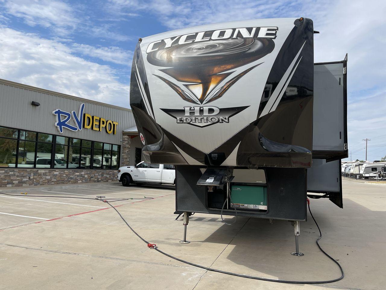 2018 HEARTLAND CYCLONE 4115 (5SFCG4433JE) , located at 4319 N Main St, Cleburne, TX, 76033, (817) 678-5133, 32.385960, -97.391212 - Photo #1