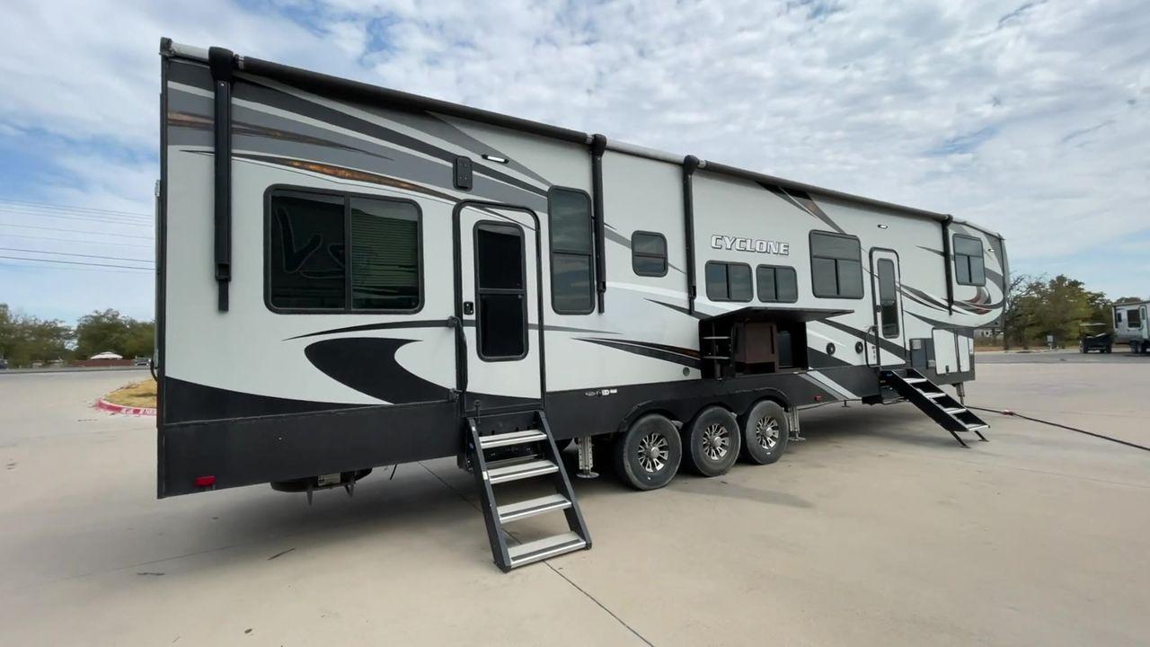 2018 HEARTLAND CYCLONE 4115 (5SFCG4433JE) , located at 4319 N Main St, Cleburne, TX, 76033, (817) 678-5133, 32.385960, -97.391212 - Photo #2