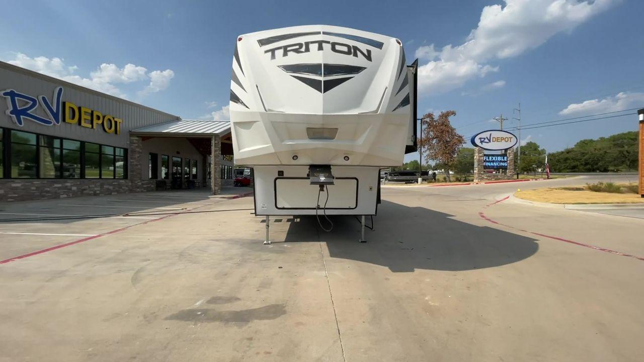 2019 KEYSTONE VOLTAGE 3561 (4YDF3562XKZ) , Length: 38.83 ft. | Dry Weight: 11,826 lbs. | Slides: 2 transmission, located at 4319 N Main Street, Cleburne, TX, 76033, (817) 221-0660, 32.435829, -97.384178 - The stunning toy hauler 2019 Keystone Voltage 3561 is made for adventure lovers. It combines the simplicity of transporting and enjoying your preferred recreational vehicles with the comfort of a contemporary house. This toy hauler provides an entertaining and comfortable base for your outdoor adven - Photo #4