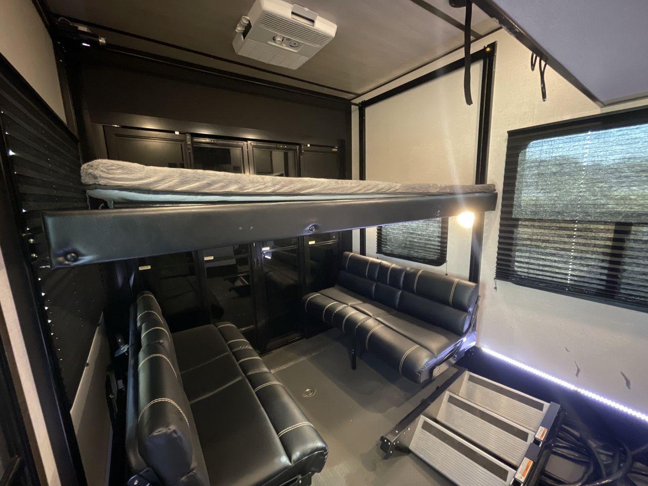 2021 KEYSTONE VOLTAGE 3615 (4YDF36128MZ) , located at 4319 N Main St, Cleburne, TX, 76033, (817) 678-5133, 32.385960, -97.391212 - Photo #25