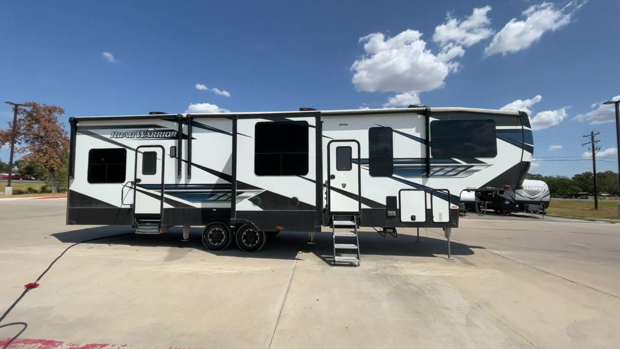2021 HEARTLAND ROAD WARRIOR 351 (5SFCG4128ME) , Length: 41.5 ft. | Dry Weight: 14,530 lbs. | Gross Weight: 17,250 lbs. | Slides: 3 transmission, located at 4319 N Main St, Cleburne, TX, 76033, (817) 678-5133, 32.385960, -97.391212 - Are you an adventure seeker looking for the perfect toy hauler to take on your next road trip? Look no further than the 2021 Heartland Road Warrior 351, available for sale at RV Depot in Cleburne, TX. With its impressive features and capabilities, this toy hauler is ready to take you on unforgettabl - Photo #2