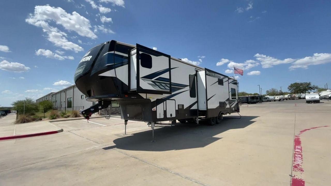 2021 HEARTLAND ROAD WARRIOR 351 (5SFCG4128ME) , Length: 41.5 ft. | Dry Weight: 14,530 lbs. | Gross Weight: 17,250 lbs. | Slides: 3 transmission, located at 4319 N Main St, Cleburne, TX, 76033, (817) 678-5133, 32.385960, -97.391212 - Are you an adventure seeker looking for the perfect toy hauler to take on your next road trip? Look no further than the 2021 Heartland Road Warrior 351, available for sale at RV Depot in Cleburne, TX. With its impressive features and capabilities, this toy hauler is ready to take you on unforgettabl - Photo #5