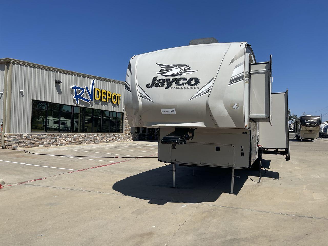 2018 JAYCO EAGLE 30.5 MBOK (1UJCJ0BT5J1) , Length: 36.7 ft.| Dry Weight: 9,670 lbs. | Gross Weight: 11,950 lbs. | Slides: 4 transmission, located at 4319 N Main Street, Cleburne, TX, 76033, (817) 221-0660, 32.435829, -97.384178 - With a length of ~36 feet, the 2018 Jayco Eagle HT 30.5MBOK is an exceptional fifth-wheel model that seamlessly blends luxury, innovation, and versatility for your ultimate travel experience. Its floor plan features a masterful bunkhouse design, offering a private and cozy space for the kids or gues - Photo #0