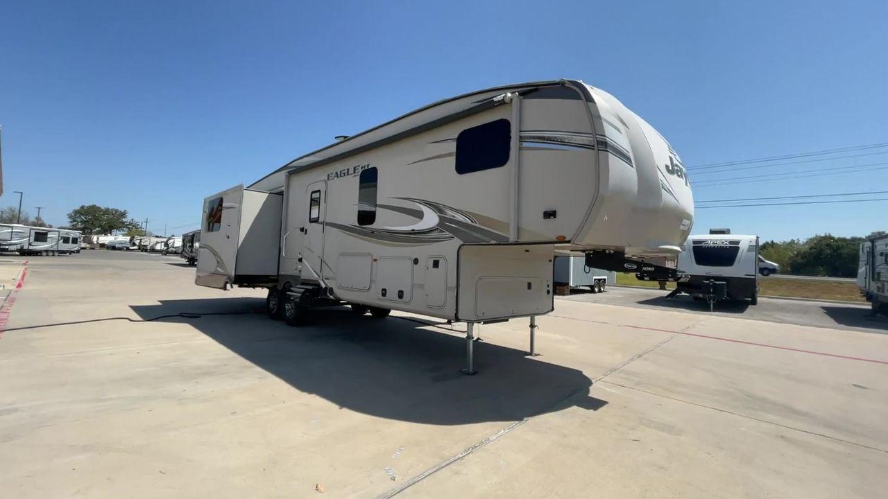 2018 JAYCO EAGLE 30.5 MBOK (1UJCJ0BT5J1) , Length: 36.7 ft.| Dry Weight: 9,670 lbs. | Gross Weight: 11,950 lbs. | Slides: 4 transmission, located at 4319 N Main Street, Cleburne, TX, 76033, (817) 221-0660, 32.435829, -97.384178 - With a length of ~36 feet, the 2018 Jayco Eagle HT 30.5MBOK is an exceptional fifth-wheel model that seamlessly blends luxury, innovation, and versatility for your ultimate travel experience. Its floor plan features a masterful bunkhouse design, offering a private and cozy space for the kids or gues - Photo #3