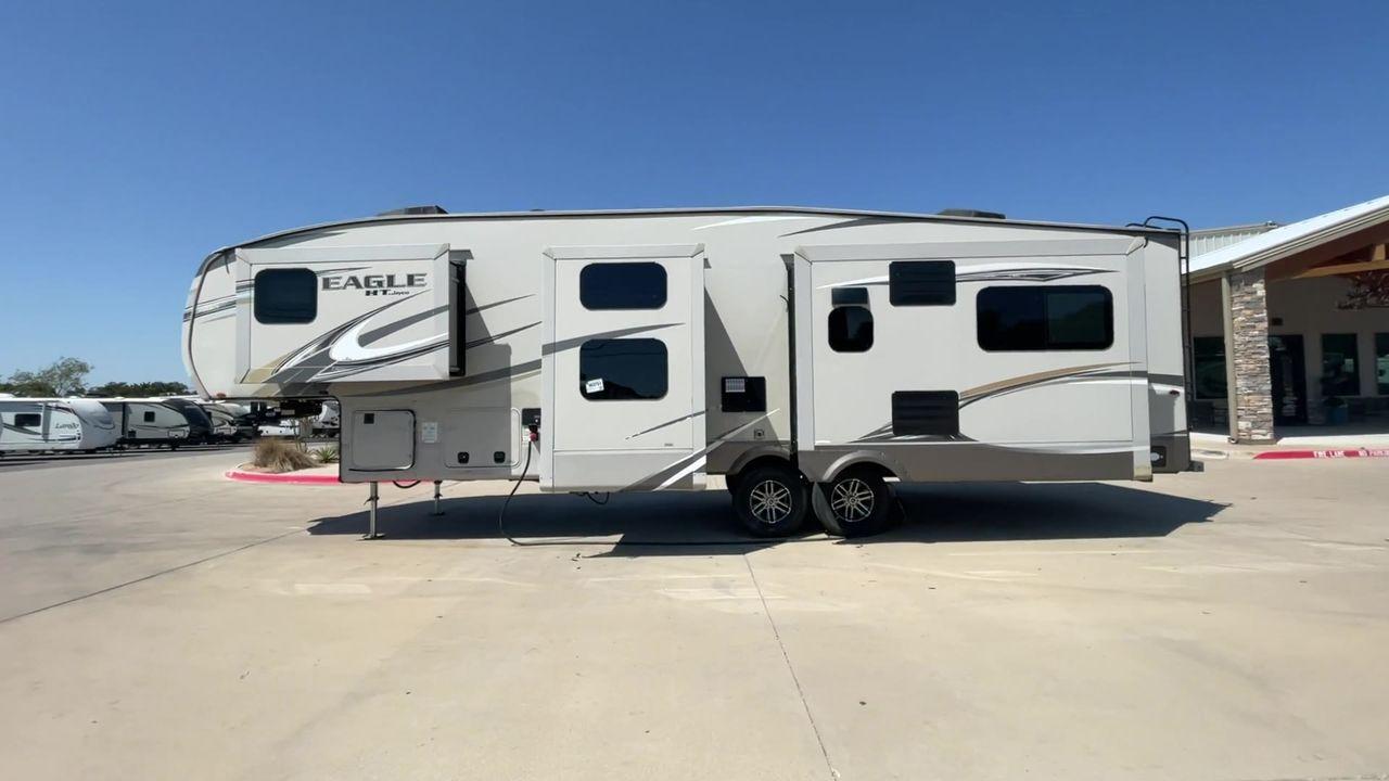 2018 JAYCO EAGLE 30.5 MBOK (1UJCJ0BT5J1) , Length: 36.7 ft.| Dry Weight: 9,670 lbs. | Gross Weight: 11,950 lbs. | Slides: 4 transmission, located at 4319 N Main St, Cleburne, TX, 76033, (817) 678-5133, 32.385960, -97.391212 - With a length of ~36 feet, the 2018 Jayco Eagle HT 30.5MBOK is an exceptional fifth-wheel model that seamlessly blends luxury, innovation, and versatility for your ultimate travel experience. Its floor plan features a masterful bunkhouse design, offering a private and cozy space for the kids or gues - Photo #6