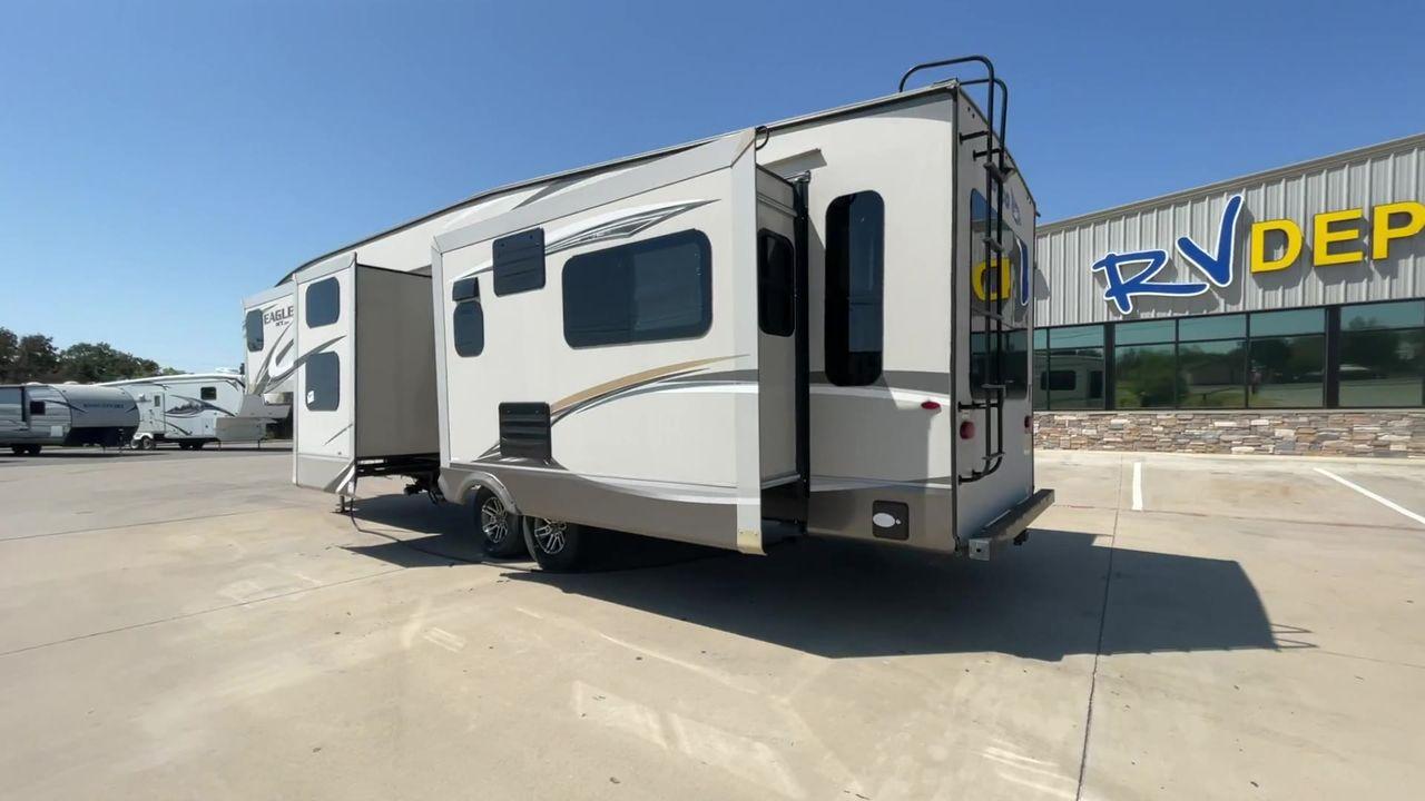 2018 JAYCO EAGLE 30.5 MBOK (1UJCJ0BT5J1) , Length: 36.7 ft.| Dry Weight: 9,670 lbs. | Gross Weight: 11,950 lbs. | Slides: 4 transmission, located at 4319 N Main Street, Cleburne, TX, 76033, (817) 221-0660, 32.435829, -97.384178 - With a length of ~36 feet, the 2018 Jayco Eagle HT 30.5MBOK is an exceptional fifth-wheel model that seamlessly blends luxury, innovation, and versatility for your ultimate travel experience. Its floor plan features a masterful bunkhouse design, offering a private and cozy space for the kids or gues - Photo #7