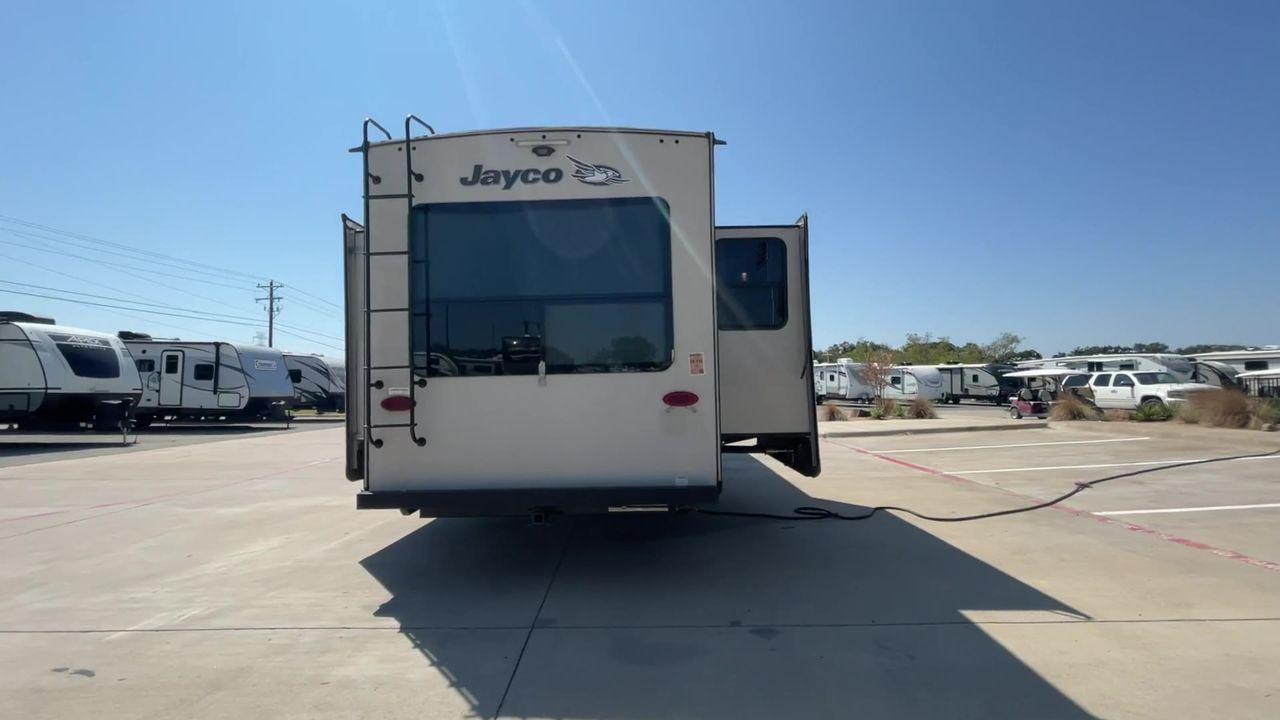 2018 JAYCO EAGLE 30.5 MBOK (1UJCJ0BT5J1) , Length: 36.7 ft.| Dry Weight: 9,670 lbs. | Gross Weight: 11,950 lbs. | Slides: 4 transmission, located at 4319 N Main St, Cleburne, TX, 76033, (817) 678-5133, 32.385960, -97.391212 - With a length of ~36 feet, the 2018 Jayco Eagle HT 30.5MBOK is an exceptional fifth-wheel model that seamlessly blends luxury, innovation, and versatility for your ultimate travel experience. Its floor plan features a masterful bunkhouse design, offering a private and cozy space for the kids or gues - Photo #8