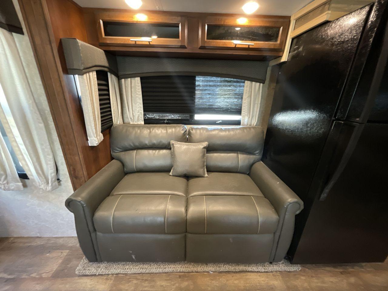 2018 JAYCO EAGLE 30.5 MBOK (1UJCJ0BT5J1) , Length: 36.7 ft.| Dry Weight: 9,670 lbs. | Gross Weight: 11,950 lbs. | Slides: 4 transmission, located at 4319 N Main St, Cleburne, TX, 76033, (817) 678-5133, 32.385960, -97.391212 - With a length of ~36 feet, the 2018 Jayco Eagle HT 30.5MBOK is an exceptional fifth-wheel model that seamlessly blends luxury, innovation, and versatility for your ultimate travel experience. Its floor plan features a masterful bunkhouse design, offering a private and cozy space for the kids or gues - Photo #12