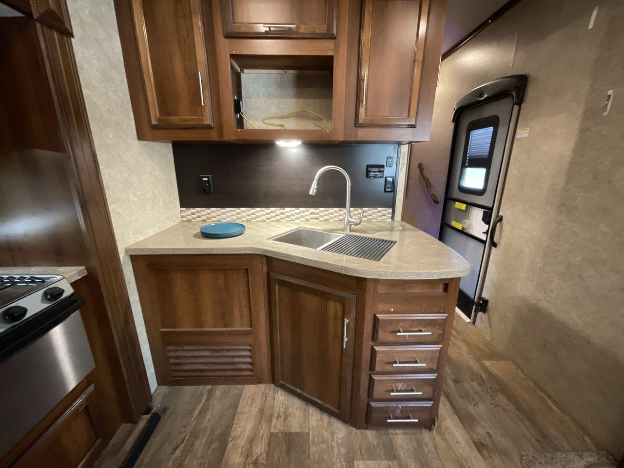 2018 JAYCO EAGLE 30.5 MBOK (1UJCJ0BT5J1) , Length: 36.7 ft.| Dry Weight: 9,670 lbs. | Gross Weight: 11,950 lbs. | Slides: 4 transmission, located at 4319 N Main St, Cleburne, TX, 76033, (817) 678-5133, 32.385960, -97.391212 - With a length of ~36 feet, the 2018 Jayco Eagle HT 30.5MBOK is an exceptional fifth-wheel model that seamlessly blends luxury, innovation, and versatility for your ultimate travel experience. Its floor plan features a masterful bunkhouse design, offering a private and cozy space for the kids or gues - Photo #13