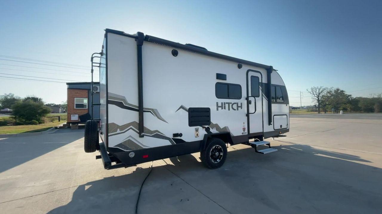 2022 CRUISER RV HITCH 18BHS (5RXRB2319N1) , Length: 22 ft | Dry Weight: 4,030 lbs | Gross Weight: 5,000 lbs | Slides: 1 transmission, located at 4319 N Main St, Cleburne, TX, 76033, (817) 678-5133, 32.385960, -97.391212 - The 2022 Cruiser RV Corp Hitch 18BHS is a compact yet feature-packed travel trailer perfect for those who value comfort and convenience during their travels. Featuring a sleek and modern exterior design, this lightweight trailer measures approximately 22 feet in length, making it easy to tow and man - Photo #1