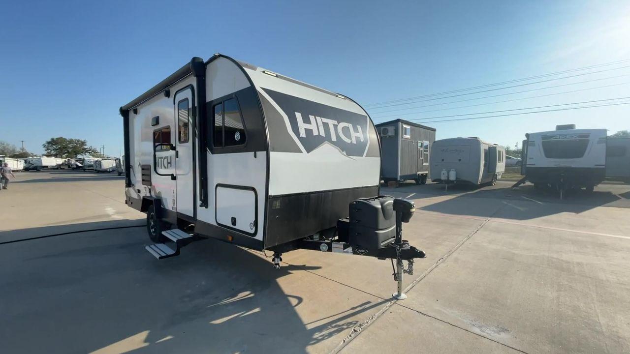 2022 CRUISER RV HITCH 18BHS (5RXRB2319N1) , Length: 22 ft | Dry Weight: 4,030 lbs | Gross Weight: 5,000 lbs | Slides: 1 transmission, located at 4319 N Main St, Cleburne, TX, 76033, (817) 678-5133, 32.385960, -97.391212 - The 2022 Cruiser RV Corp Hitch 18BHS is a compact yet feature-packed travel trailer perfect for those who value comfort and convenience during their travels. Featuring a sleek and modern exterior design, this lightweight trailer measures approximately 22 feet in length, making it easy to tow and man - Photo #3
