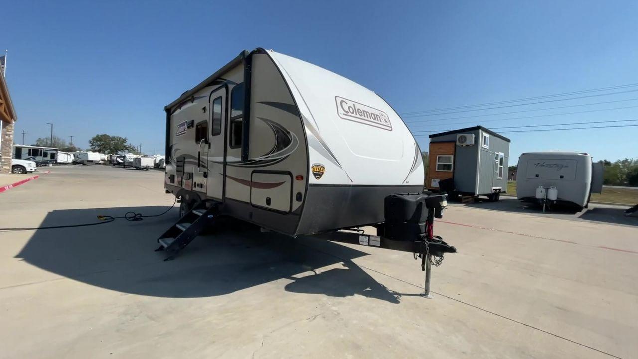 2020 KEYSTONE COLEMAN 1805RB (4YDT18029LM) , Length: 22.75 ft | Dry Weight: 4,448 lbs. | Slides: 1 transmission, located at 4319 N Main St, Cleburne, TX, 76033, (817) 678-5133, 32.385960, -97.391212 - The 2020 Dutchmen Coleman 1805RB is a compact and lightweight travel trailer perfect for adventurers who value versatility and comfort during their travels. This trailer is ideal for both weekend getaways and extended trips, thanks to its manageable length of 22.75 feet and lightweight dry weight of - Photo #3