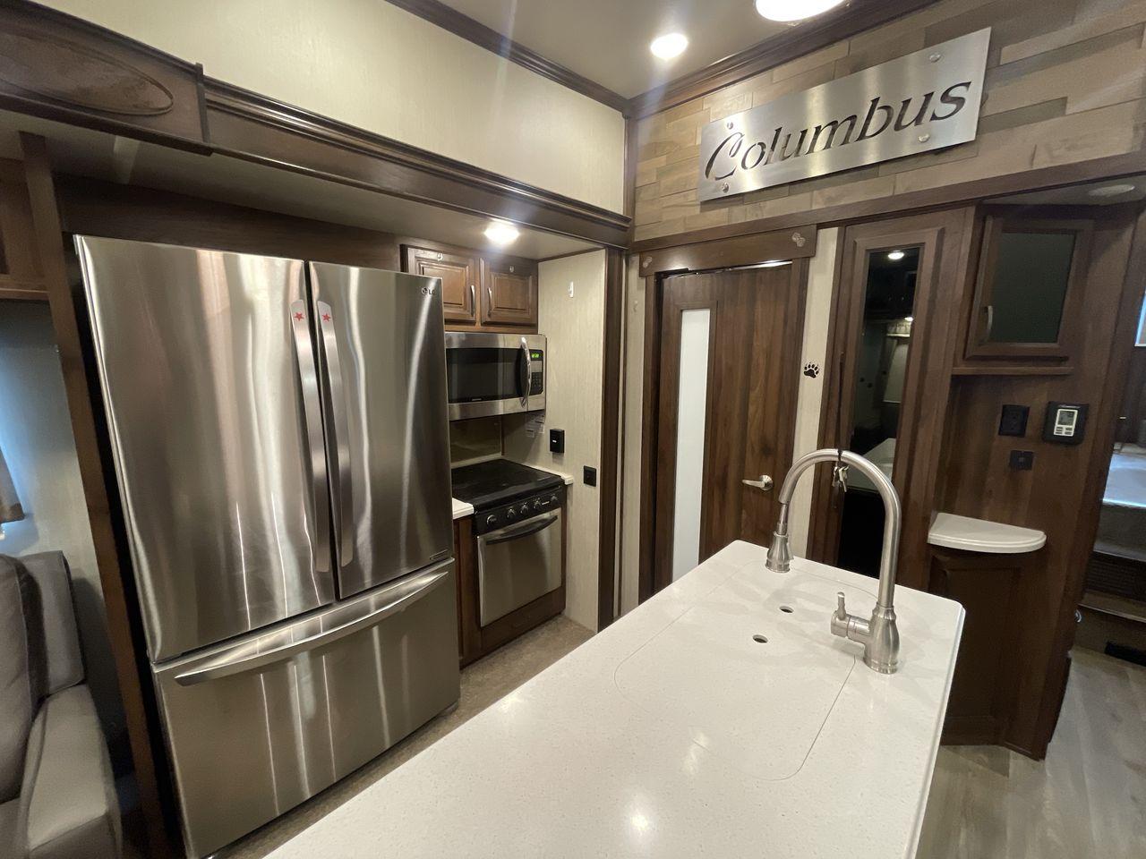 2018 FOREST RIVER COLUMBUS COMPASS 378 (4X4FCMP29J6) , located at 4319 N Main St, Cleburne, TX, 76033, (817) 678-5133, 32.385960, -97.391212 - Photo #9