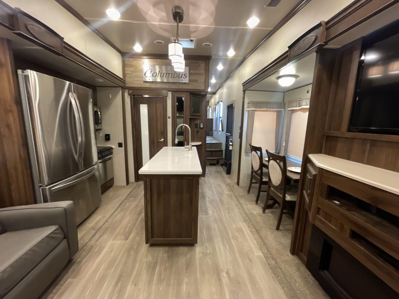 2018 FOREST RIVER COLUMBUS COMPASS 378 (4X4FCMP29J6) , located at 4319 N Main St, Cleburne, TX, 76033, (817) 678-5133, 32.385960, -97.391212 - Photo #12