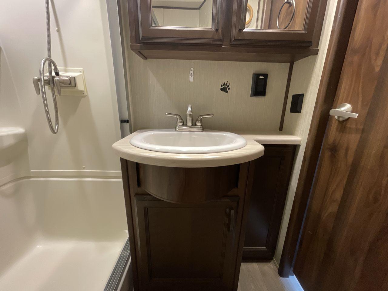 2018 FOREST RIVER COLUMBUS COMPASS 378 (4X4FCMP29J6) , located at 4319 N Main St, Cleburne, TX, 76033, (817) 678-5133, 32.385960, -97.391212 - Photo #15